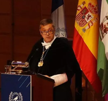 Rector Teodomiro abstención